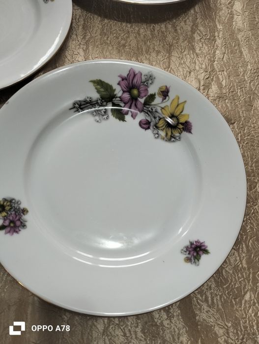 Продам набор тарелок