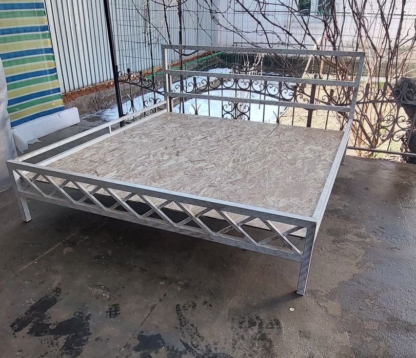 Кровать металическая