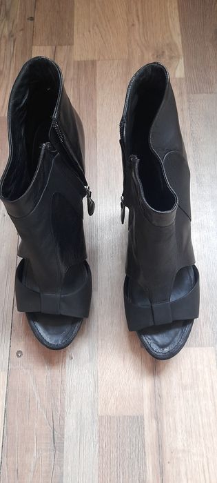 Продам босоножки