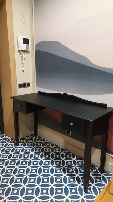 Стильный , туалетный столик