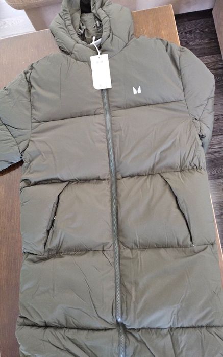 Продавам мъжко пухено дълго яке MYPROTEIN