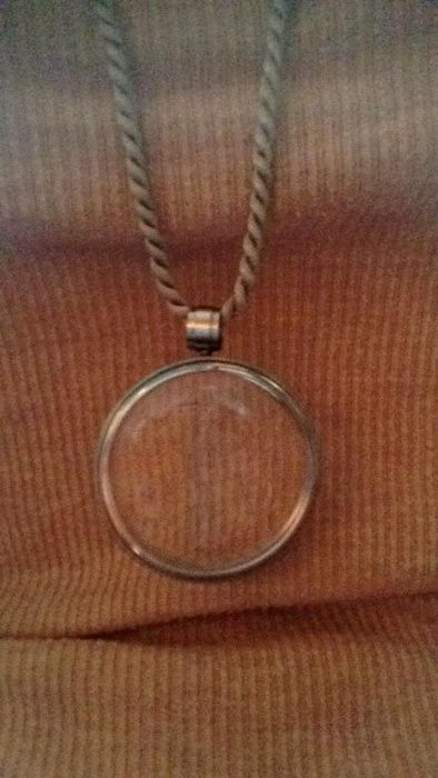 Колие от Нанотехнология, предпазваща от е-смог