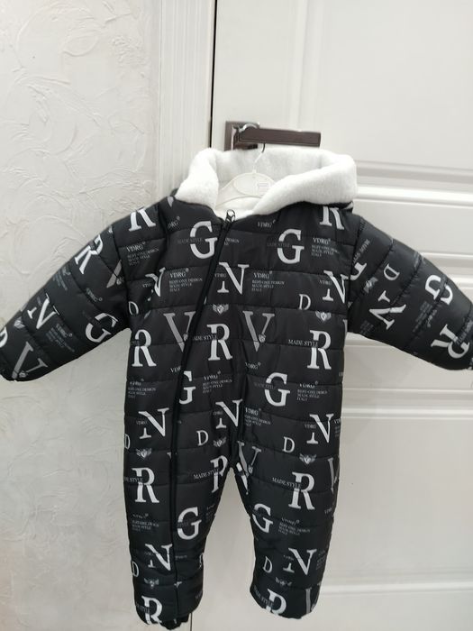 Продаётся детский комбинезон новый