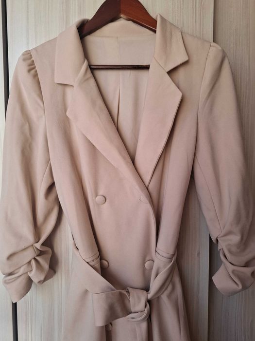 Рокля сако в беж/крем