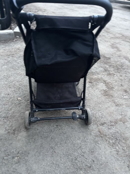 Очень удобная,легкая детская коляска