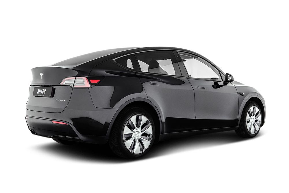 Продавам Тесла Tesla model Y 2023 на части