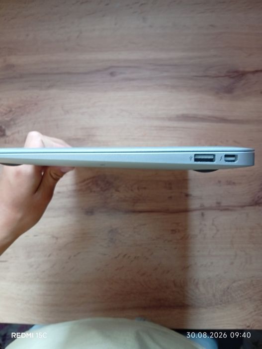 Продам MacBook air 11