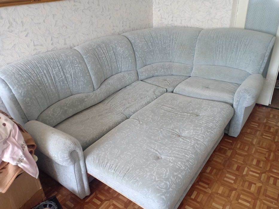 Угловой диван в гостиную