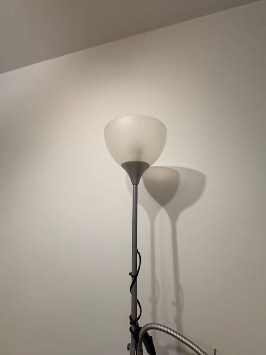 Lamapadar gri argintiu