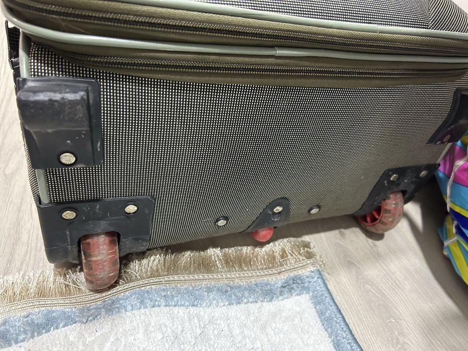 Чемодан срочно торг!!!
