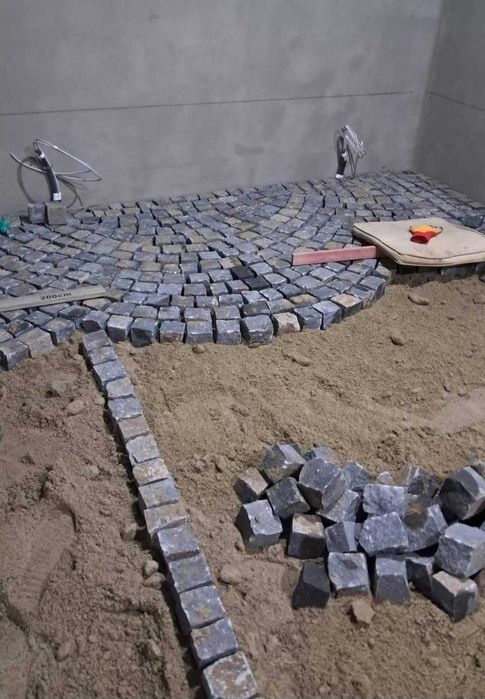 Piatră Cubică Granit - Soluția Ideală pentru Pavaj Durabil