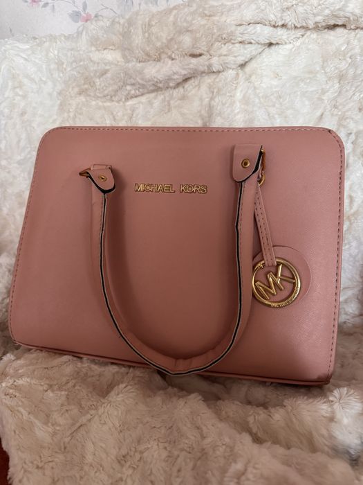 Чанти на Michael Kors