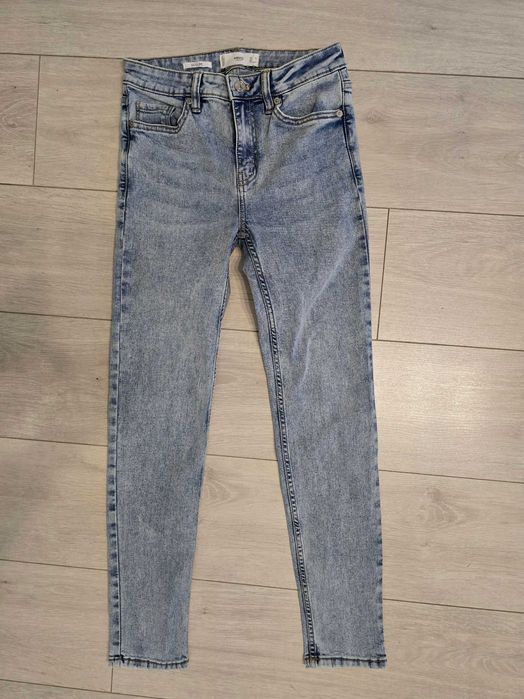 Jeans denim MNG, modelul Sculpt