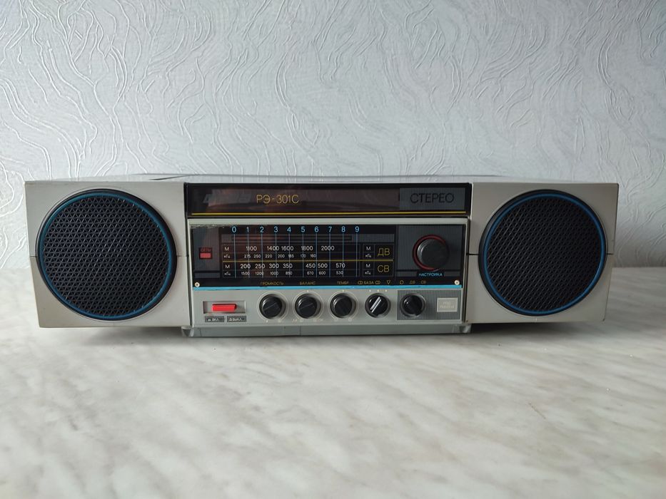 Продам проигрыватель грампластинок" Вега"