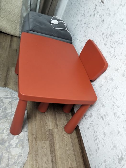Детский столик со стульчиком