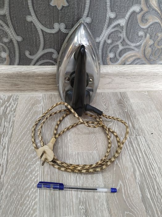 Продаю утюг в рабочем состоянии