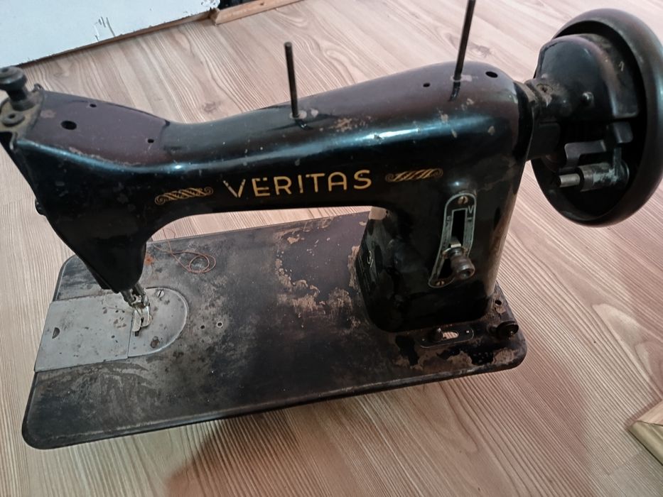 Антична Veritas шевна машина