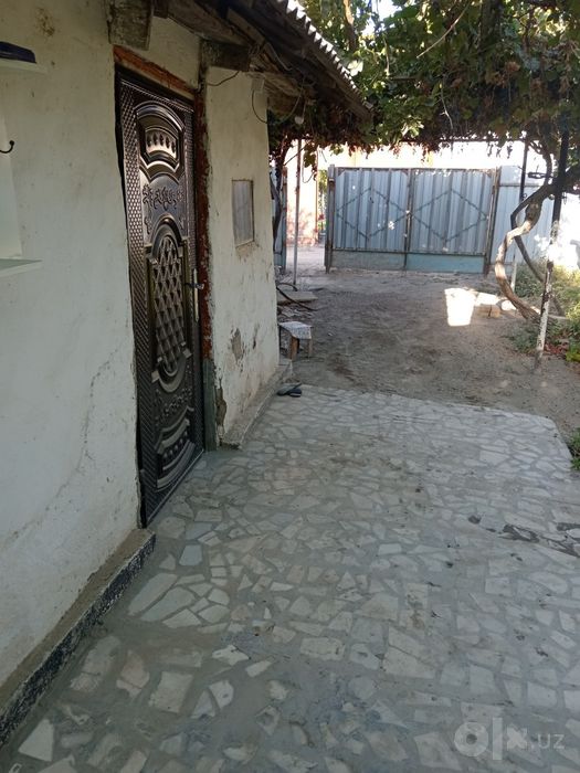 Gress dachadan Dala hovli sotiladi 8sotixlik 2xonadan iborat yashash