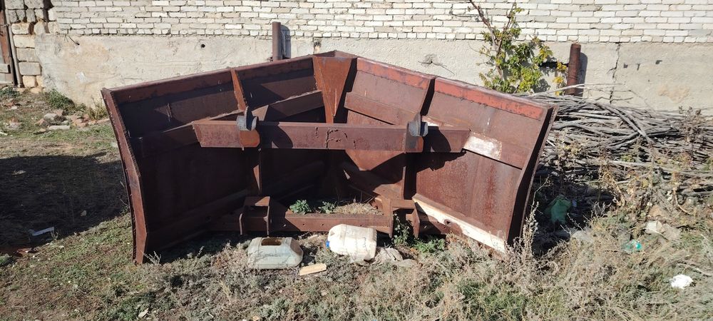 Продам угольник для погрузчик