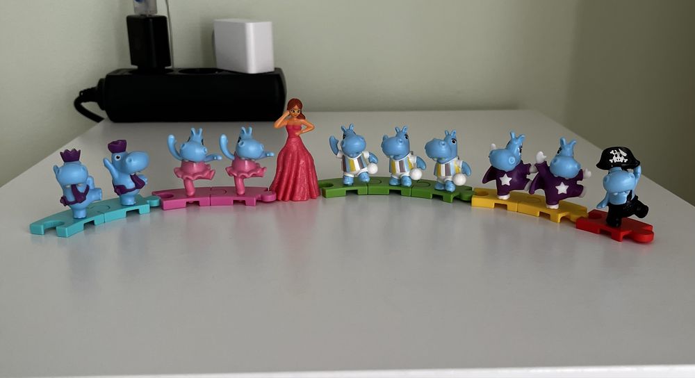 Фигурки и игрушки Kinder Surprise