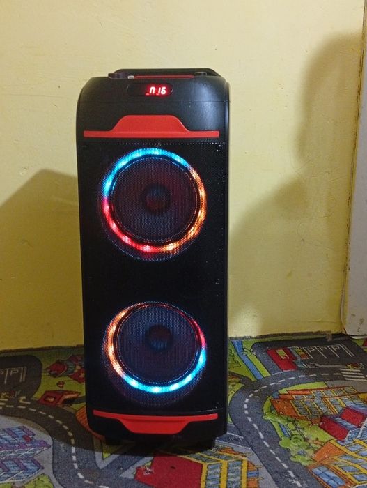 Vand boxa portabila cu roți