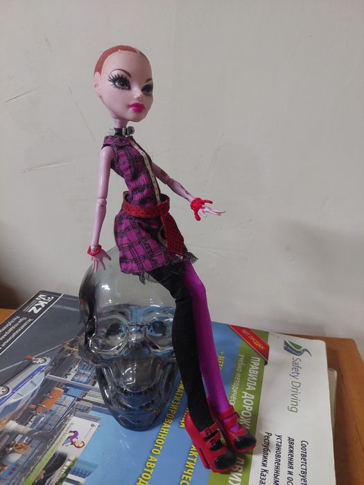 Кукла монстер хай