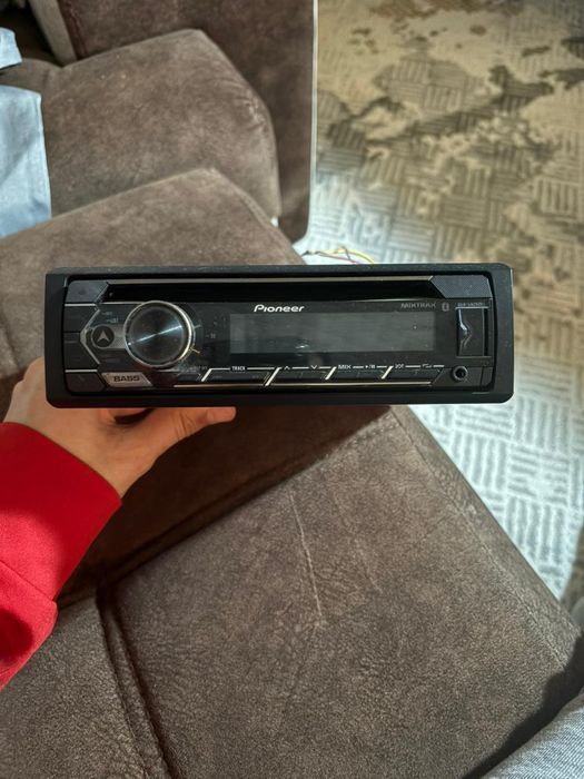 Продам сабвуфер и магнитолу