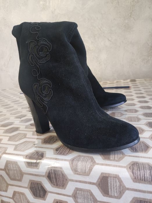 Продам демисезонные сапоги