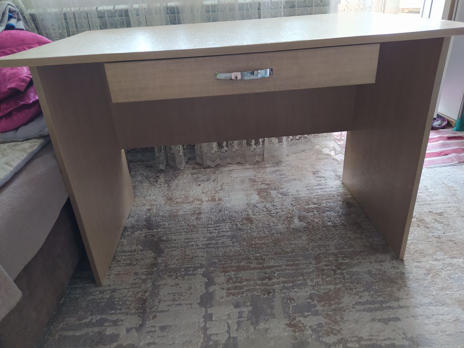 Продам стол для школьника