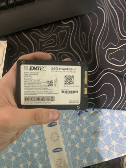 Vand ssd 240 gb si hdd 500gb