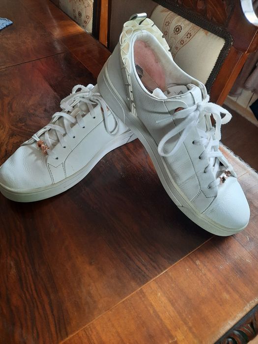 Сникърси марка Ted baker ,41 номер