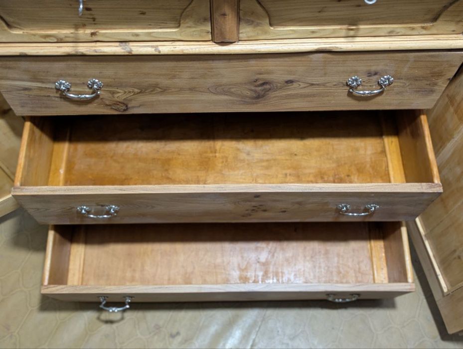 Продам старинный дубовый комод