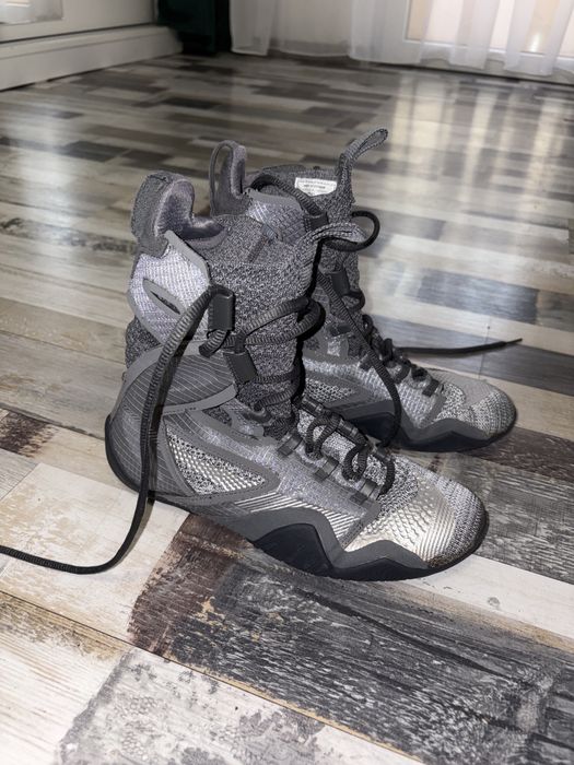 Vand ghete de box nike 700 de lei