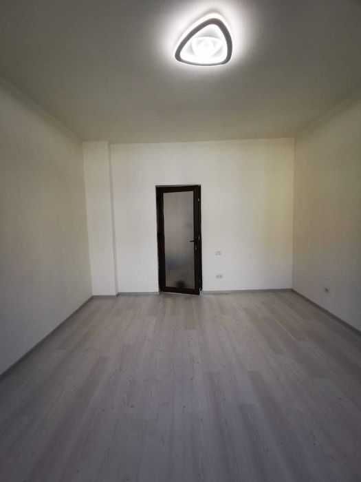 Vând casă /schimb cu garsonieră sau apartament.