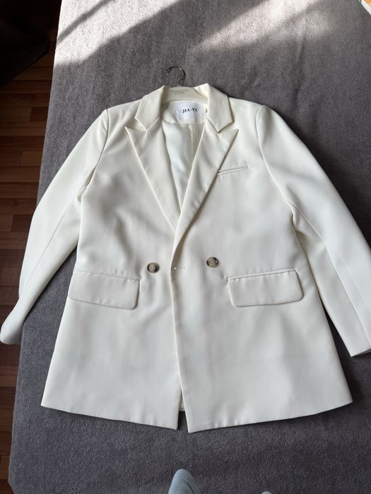 Пиджак белый (молочный) продается