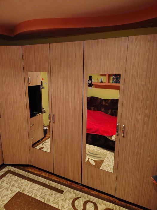 Vând șifonier pe colt