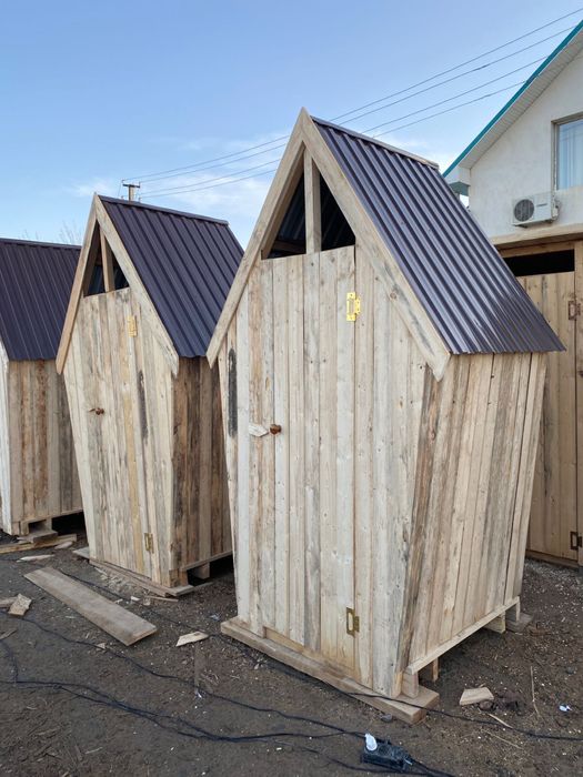 Туалет уличний деревянный