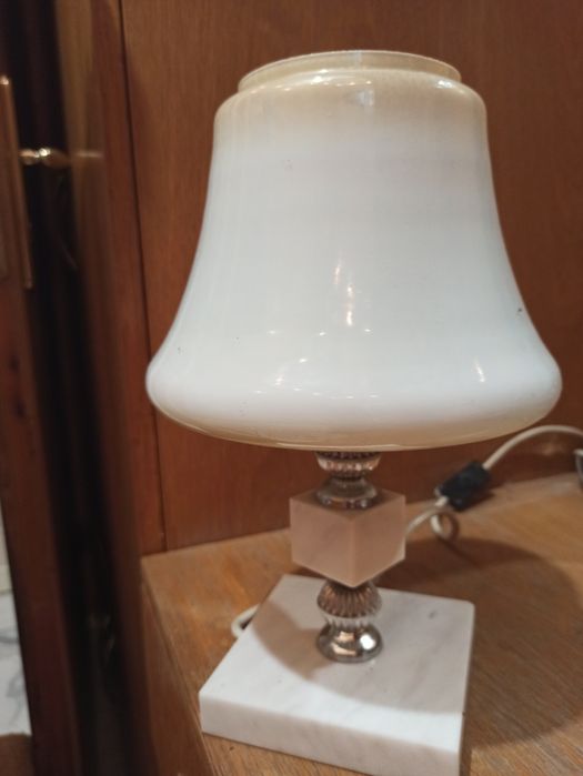 Продавам стари полюлей и настолни лампи