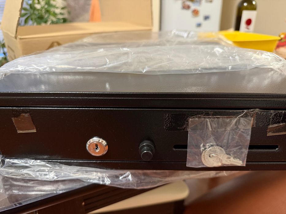 Сейф за пари,чекмедже