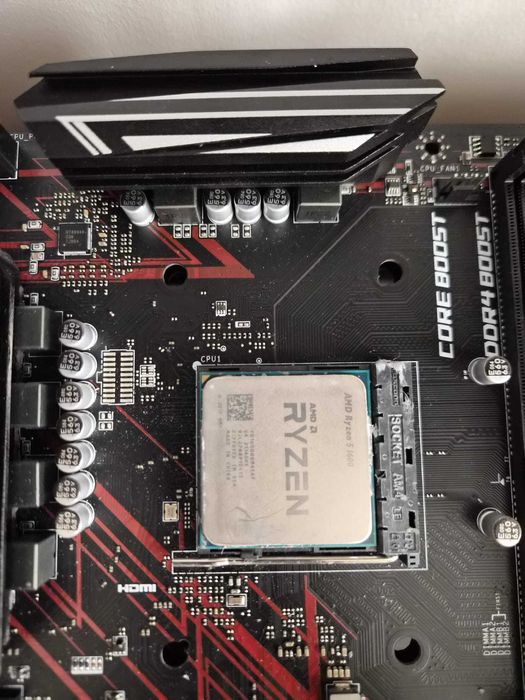 Kit placa de baza MSI B450 Gaming PLUS AM4 + Procesor AMD Ryzen