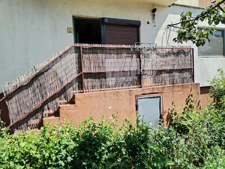 Închiriez apartament 2 camere parter Brazdă