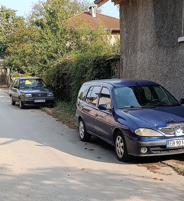 Продавам стара ,здрава сигурна кола