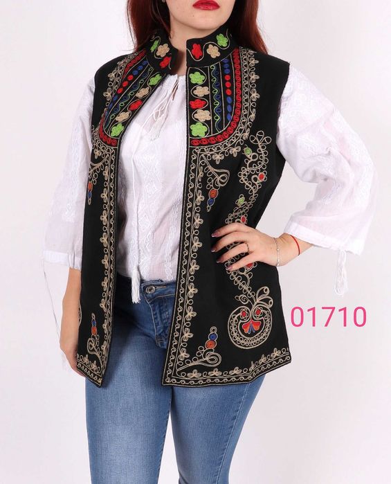 Vesta traditionala brodata din lana cu captusala din bumbac