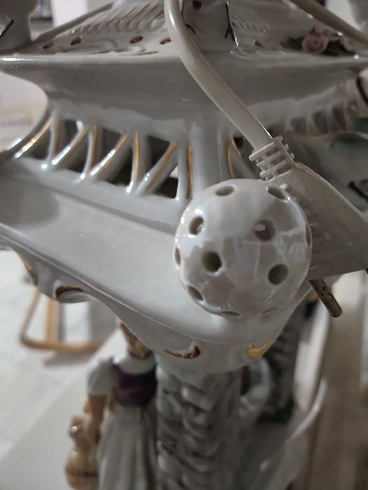 Vând veioza porțelan