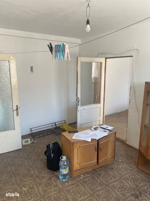 Apartament 2 camere, etaj 2/4 , fara imbunatatiri,  zona Scoala 6