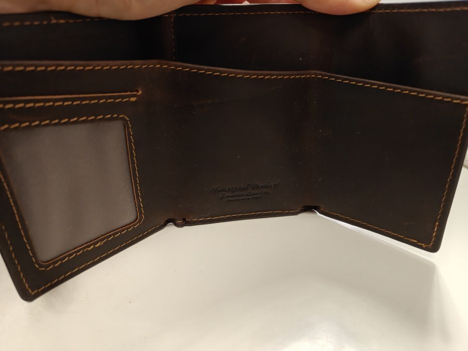 Кожен портфейл ат естествена коже с специално отделение за карти