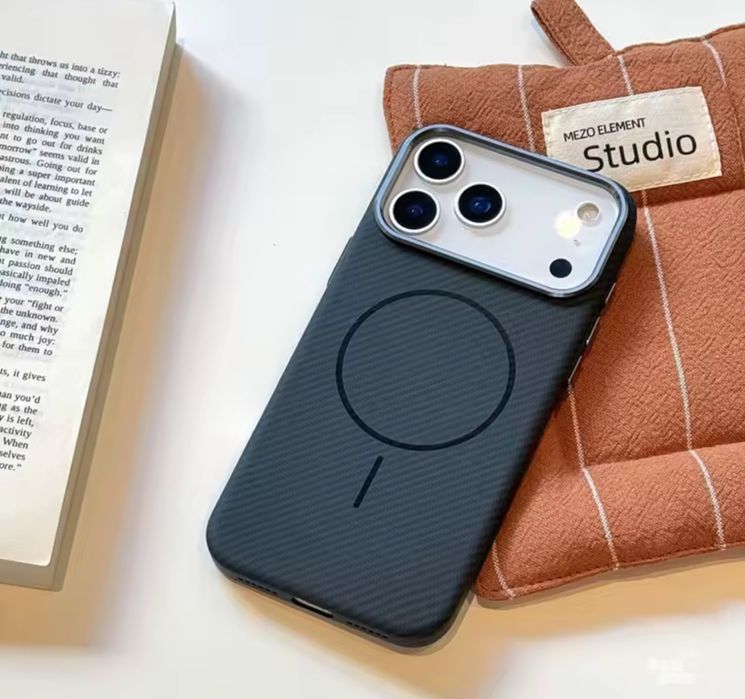 Iphone 17 PRO 17 PRO MAX - Husa Magsafe Hard Imitatie Carbon