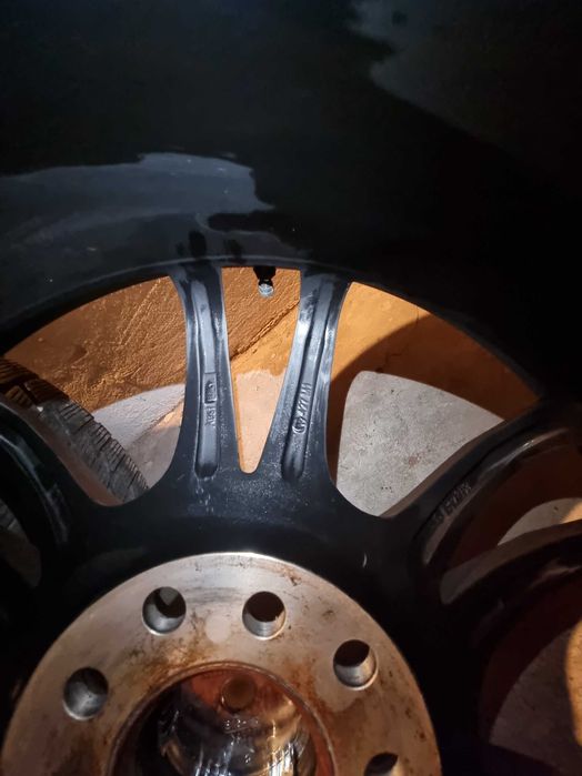 Vând jante r18 Noi cu cauciucuri iarna