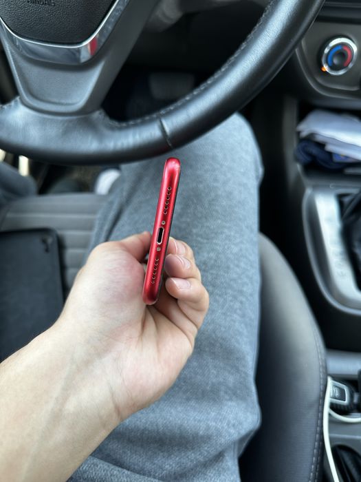iphone xr (red)