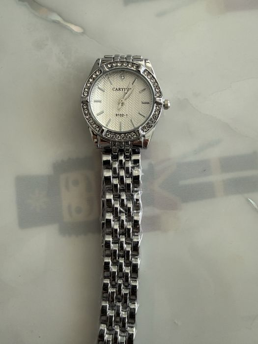 Дамски часовник-нов